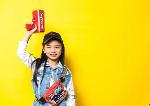 何嘉个人资料,才华横溢的青年才俊，多领域成就斐然